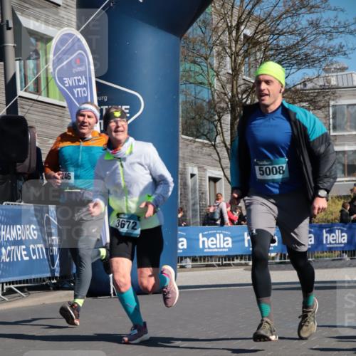 06.04.2025 - 44. Internationalen Wilhelmsburger Insellauf A. Gomolzig http://msf.ph/oto/7575127 06.04.2025 10:38:48 Ziel 3672, 4246, 5008 meine-sportfotos.de