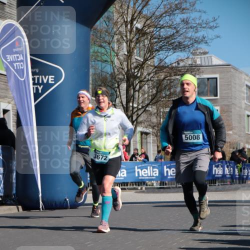 06.04.2025 - 44. Internationalen Wilhelmsburger Insellauf A. Gomolzig http://msf.ph/oto/7575144 06.04.2025 10:38:47 Ziel 3672, 4246, 5008, 5143 meine-sportfotos.de