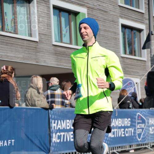 06.04.2025 - 44. Internationalen Wilhelmsburger Insellauf A. Gomolzig http://msf.ph/oto/7575148 06.04.2025 10:38:43 Ziel 3672, 4246, 5008, 5143 meine-sportfotos.de
