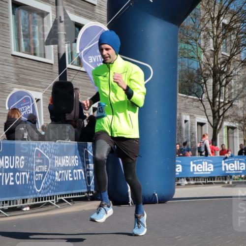 06.04.2025 - 44. Internationalen Wilhelmsburger Insellauf A. Gomolzig http://msf.ph/oto/7575166 06.04.2025 10:38:43 Ziel 3672, 4246, 5008, 5143 meine-sportfotos.de