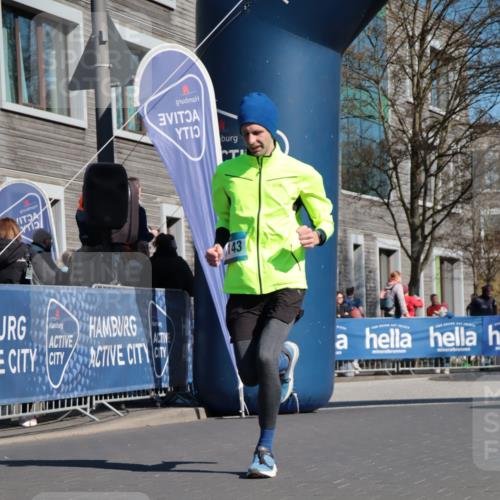 06.04.2025 - 44. Internationalen Wilhelmsburger Insellauf A. Gomolzig http://msf.ph/oto/7575170 06.04.2025 10:38:42 Ziel 3672, 4246, 5008, 5143 meine-sportfotos.de