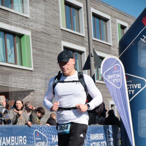 06.04.2025 - 44. Internationalen Wilhelmsburger Insellauf A. Gomolzig http://msf.ph/oto/7575187 06.04.2025 10:38:36 Ziel 3898, 4563, 5143 meine-sportfotos.de
