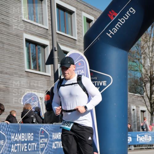 06.04.2025 - 44. Internationalen Wilhelmsburger Insellauf A. Gomolzig http://msf.ph/oto/7575197 06.04.2025 10:38:36 Ziel 3898, 4563, 5143 meine-sportfotos.de