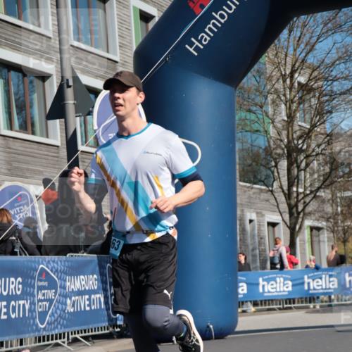 06.04.2025 - 44. Internationalen Wilhelmsburger Insellauf A. Gomolzig http://msf.ph/oto/7575199 06.04.2025 10:38:30 Ziel 3178, 3369, 3675, 3898, 4118, 4563, 4578 meine-sportfotos.de