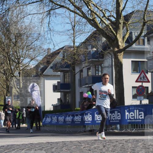 06.04.2025 - 44. Internationalen Wilhelmsburger Insellauf Luisa Fischer http://msf.ph/oto/7575202 06.04.2025 10:42:22 Ziel 3320, 390, 4297, 4240 meine-sportfotos.de