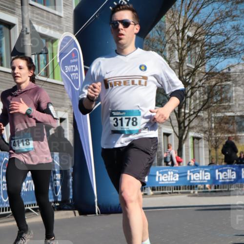 06.04.2025 - 44. Internationalen Wilhelmsburger Insellauf A. Gomolzig http://msf.ph/oto/7575239 06.04.2025 10:38:26 Ziel 3178, 3369, 3675, 4118, 4563, 4578 meine-sportfotos.de