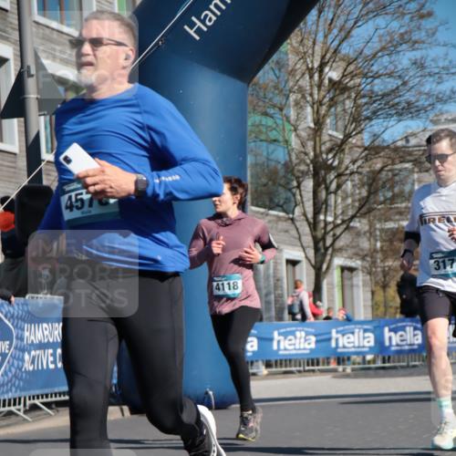 06.04.2025 - 44. Internationalen Wilhelmsburger Insellauf A. Gomolzig http://msf.ph/oto/7575245 06.04.2025 10:38:25 Ziel 3178, 3369, 3675, 4118, 4563, 4578 meine-sportfotos.de