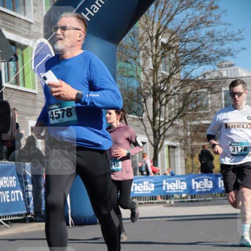 06.04.2025 - 44. Internationalen Wilhelmsburger Insellauf A. Gomolzig http://msf.ph/oto/7575250 06.04.2025 10:38:25 Ziel 3178, 3369, 3675, 4118, 4563, 4578 meine-sportfotos.de
