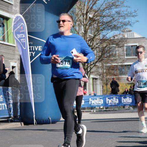 06.04.2025 - 44. Internationalen Wilhelmsburger Insellauf A. Gomolzig http://msf.ph/oto/7575258 06.04.2025 10:38:25 Ziel 3178, 3369, 3675, 4118, 4563, 4578 meine-sportfotos.de