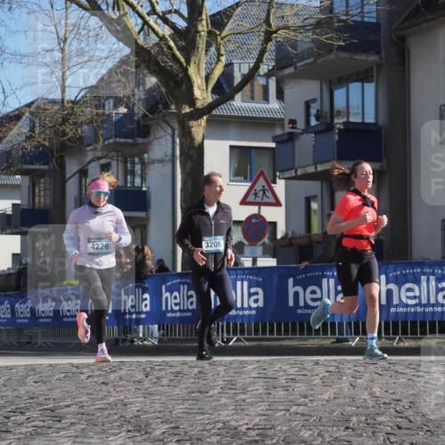 06.04.2025 - 44. Internationalen Wilhelmsburger Insellauf Luisa Fischer http://msf.ph/oto/7575261 06.04.2025 10:37:31 Ziel 4470, 4226, 3206 meine-sportfotos.de