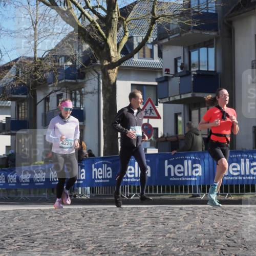06.04.2025 - 44. Internationalen Wilhelmsburger Insellauf Luisa Fischer http://msf.ph/oto/7575269 06.04.2025 10:37:31 Ziel 4470, 4226, 3206 meine-sportfotos.de