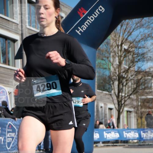 06.04.2025 - 44. Internationalen Wilhelmsburger Insellauf A. Gomolzig http://msf.ph/oto/7575286 06.04.2025 10:38:12 Ziel 3295, 3840, 3921, 4278, 4279, 4290 meine-sportfotos.de