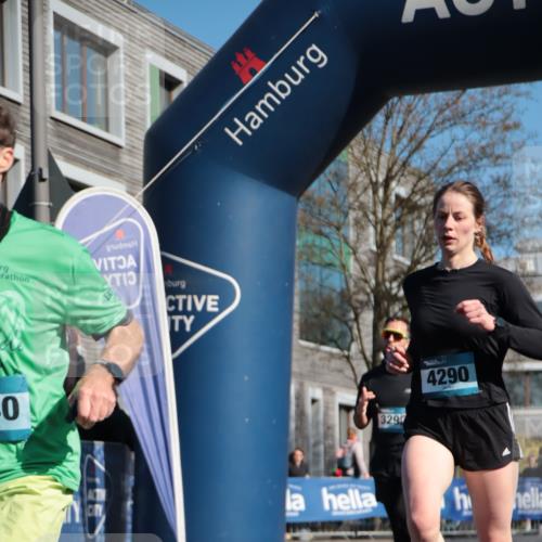 06.04.2025 - 44. Internationalen Wilhelmsburger Insellauf A. Gomolzig http://msf.ph/oto/7575310 06.04.2025 10:38:11 Ziel 3295, 3654, 3840, 3921, 4278, 4279, 4290, 4365 meine-sportfotos.de