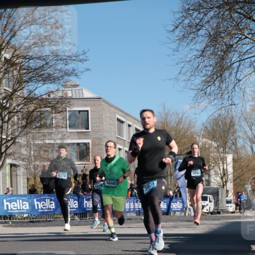 06.04.2025 - 44. Internationalen Wilhelmsburger Insellauf A. Gomolzig http://msf.ph/oto/7575332 06.04.2025 10:38:08 Ziel 3295, 3654, 3840, 3921, 4278, 4279, 4290, 4365 meine-sportfotos.de