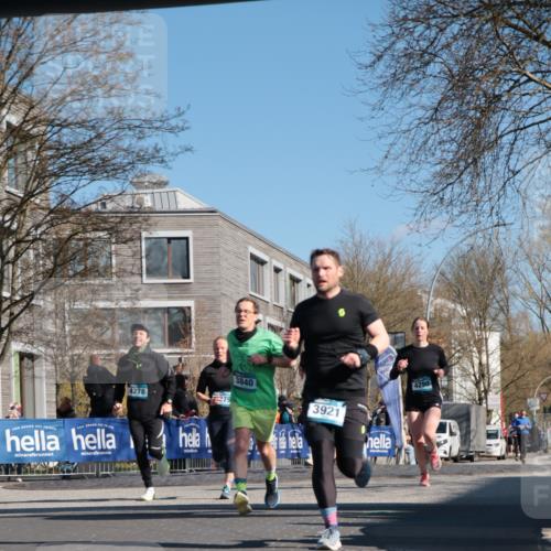 06.04.2025 - 44. Internationalen Wilhelmsburger Insellauf A. Gomolzig http://msf.ph/oto/7575337 06.04.2025 10:38:07 Ziel 3295, 3654, 3840, 3921, 4278, 4279, 4290, 4365, 4507 meine-sportfotos.de
