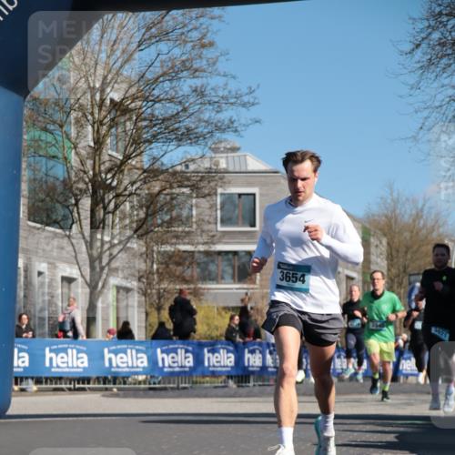 06.04.2025 - 44. Internationalen Wilhelmsburger Insellauf A. Gomolzig http://msf.ph/oto/7575352 06.04.2025 10:38:06 Ziel 3295, 3654, 3840, 3921, 4278, 4279, 4290, 4365, 4507 meine-sportfotos.de