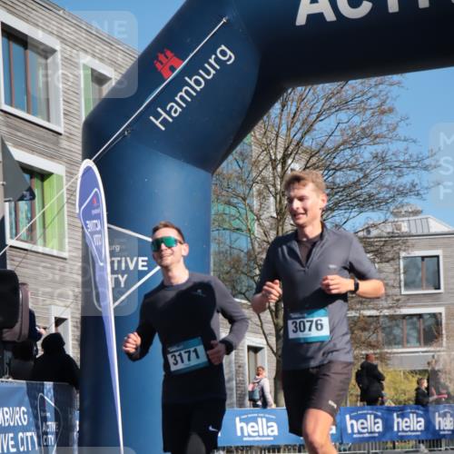 06.04.2025 - 44. Internationalen Wilhelmsburger Insellauf A. Gomolzig http://msf.ph/oto/7575391 06.04.2025 10:37:54 Ziel 3076, 3171, 4451, 4530 meine-sportfotos.de
