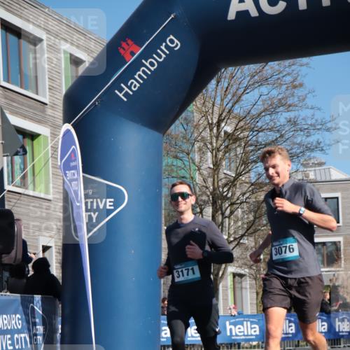 06.04.2025 - 44. Internationalen Wilhelmsburger Insellauf A. Gomolzig http://msf.ph/oto/7575402 06.04.2025 10:37:54 Ziel 3076, 3171, 4451, 4530 meine-sportfotos.de