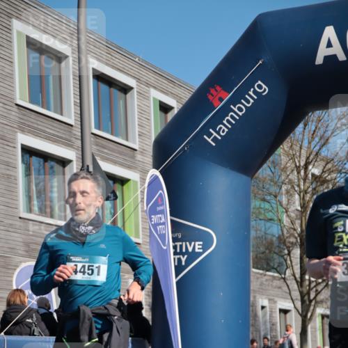 06.04.2025 - 44. Internationalen Wilhelmsburger Insellauf A. Gomolzig http://msf.ph/oto/7575432 06.04.2025 10:37:49 Ziel 3076, 3171, 3496, 4451, 4530, 4579 meine-sportfotos.de