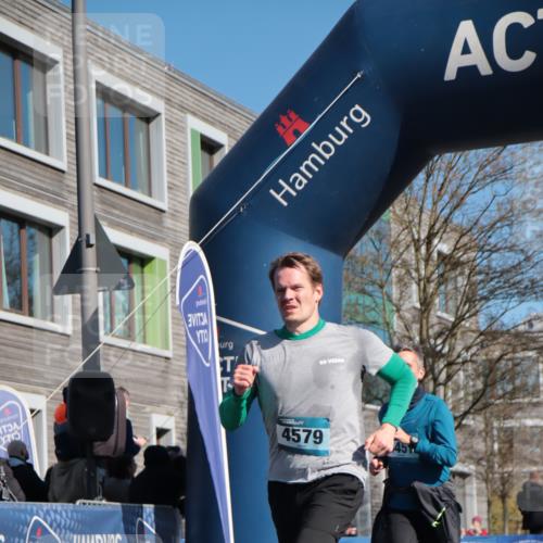 06.04.2025 - 44. Internationalen Wilhelmsburger Insellauf A. Gomolzig http://msf.ph/oto/7575455 06.04.2025 10:37:48 Ziel 3496, 4451, 4530, 4579 meine-sportfotos.de