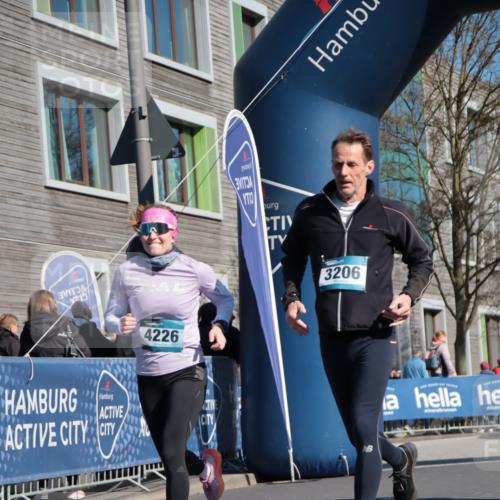 06.04.2025 - 44. Internationalen Wilhelmsburger Insellauf A. Gomolzig http://msf.ph/oto/7575462 06.04.2025 10:37:40 Ziel 3197, 3206, 4226, 4470, 5051 meine-sportfotos.de