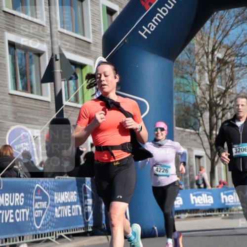 06.04.2025 - 44. Internationalen Wilhelmsburger Insellauf A. Gomolzig http://msf.ph/oto/7575474 06.04.2025 10:37:39 Ziel 3197, 3206, 4226, 4470, 5051 meine-sportfotos.de