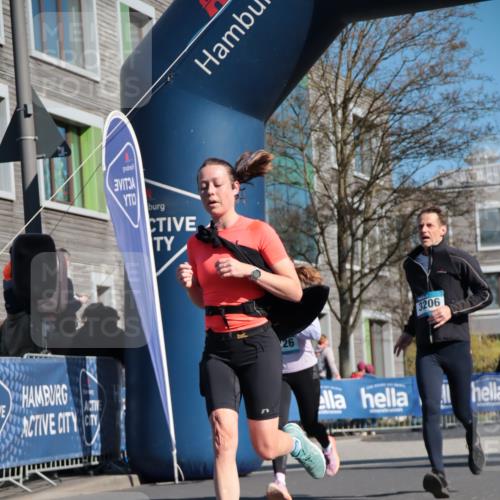 06.04.2025 - 44. Internationalen Wilhelmsburger Insellauf A. Gomolzig http://msf.ph/oto/7575482 06.04.2025 10:37:39 Ziel 3197, 3206, 4226, 4470, 5051 meine-sportfotos.de