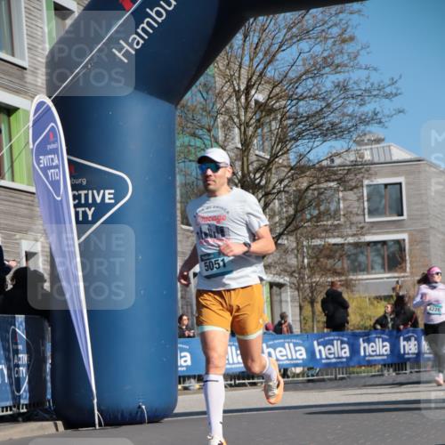 06.04.2025 - 44. Internationalen Wilhelmsburger Insellauf A. Gomolzig http://msf.ph/oto/7575515 06.04.2025 10:37:36 Ziel 3197, 3206, 4226, 4470, 5051 meine-sportfotos.de