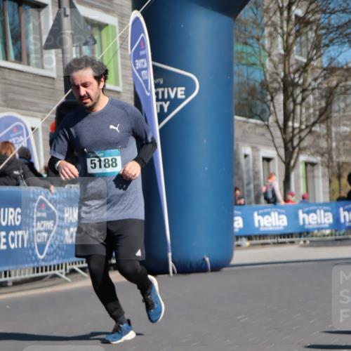 06.04.2025 - 44. Internationalen Wilhelmsburger Insellauf A. Gomolzig http://msf.ph/oto/7575519 06.04.2025 10:37:27 Ziel 3174, 5188 meine-sportfotos.de