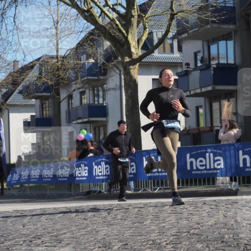 06.04.2025 - 44. Internationalen Wilhelmsburger Insellauf Luisa Fischer http://msf.ph/oto/7575531 06.04.2025 10:42:36 Ziel 3563, 4506 meine-sportfotos.de