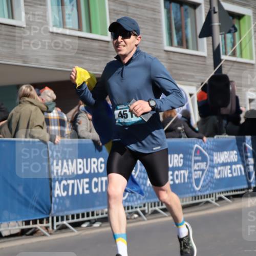 06.04.2025 - 44. Internationalen Wilhelmsburger Insellauf A. Gomolzig http://msf.ph/oto/7575595 06.04.2025 10:37:17 Ziel 3174, 4515 meine-sportfotos.de