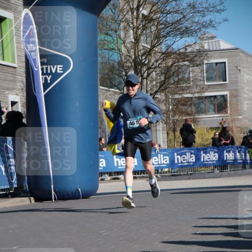 06.04.2025 - 44. Internationalen Wilhelmsburger Insellauf A. Gomolzig http://msf.ph/oto/7575628 06.04.2025 10:37:16 Ziel 3174, 4515 meine-sportfotos.de