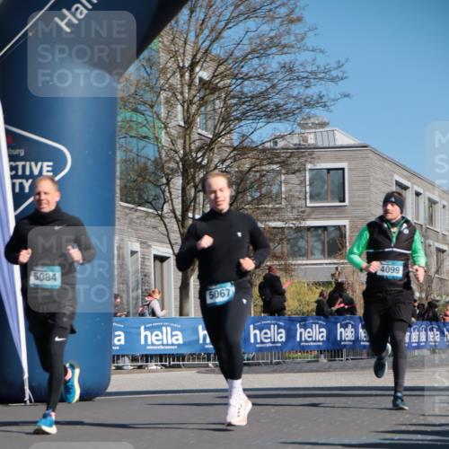 06.04.2025 - 44. Internationalen Wilhelmsburger Insellauf A. Gomolzig http://msf.ph/oto/7575647 06.04.2025 10:37:05 Ziel 3543, 3819, 4099, 5067, 5084, 5198 meine-sportfotos.de