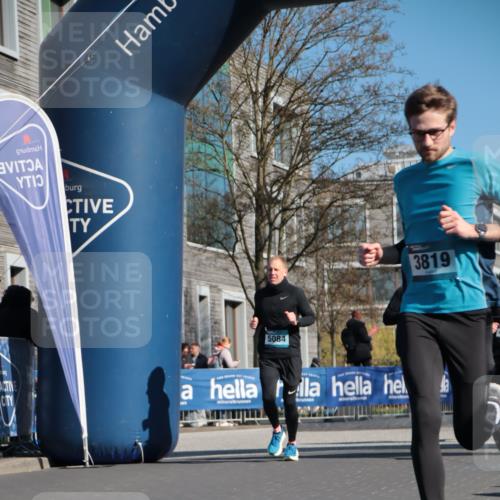 06.04.2025 - 44. Internationalen Wilhelmsburger Insellauf A. Gomolzig http://msf.ph/oto/7575654 06.04.2025 10:37:04 Ziel 3543, 3819, 4099, 4587, 5067, 5084, 5198 meine-sportfotos.de