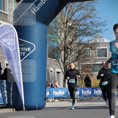06.04.2025 - 44. Internationalen Wilhelmsburger Insellauf A. Gomolzig http://msf.ph/oto/7575660 06.04.2025 10:37:04 Ziel 3543, 3819, 4099, 4587, 5067, 5084, 5198 meine-sportfotos.de
