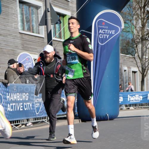 06.04.2025 - 44. Internationalen Wilhelmsburger Insellauf A. Gomolzig http://msf.ph/oto/7575688 06.04.2025 10:36:59 Ziel 3543, 3690, 3819, 4587, 5198 meine-sportfotos.de