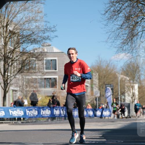06.04.2025 - 44. Internationalen Wilhelmsburger Insellauf A. Gomolzig http://msf.ph/oto/7575709 06.04.2025 10:36:48 Ziel 4534, 5098 meine-sportfotos.de