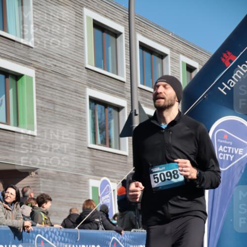 06.04.2025 - 44. Internationalen Wilhelmsburger Insellauf A. Gomolzig http://msf.ph/oto/7575711 06.04.2025 10:36:45 Ziel 4293, 4534, 5098 meine-sportfotos.de