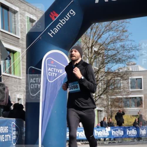 06.04.2025 - 44. Internationalen Wilhelmsburger Insellauf A. Gomolzig http://msf.ph/oto/7575726 06.04.2025 10:36:45 Ziel 4293, 4534, 5098 meine-sportfotos.de