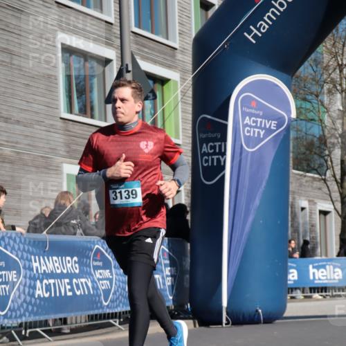 06.04.2025 - 44. Internationalen Wilhelmsburger Insellauf A. Gomolzig http://msf.ph/oto/7575800 06.04.2025 10:36:30 Ziel 3139, 4077 meine-sportfotos.de