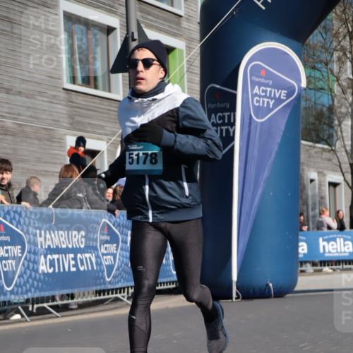 06.04.2025 - 44. Internationalen Wilhelmsburger Insellauf A. Gomolzig http://msf.ph/oto/7575818 06.04.2025 10:36:23 Ziel 3952, 4129, 5178 meine-sportfotos.de