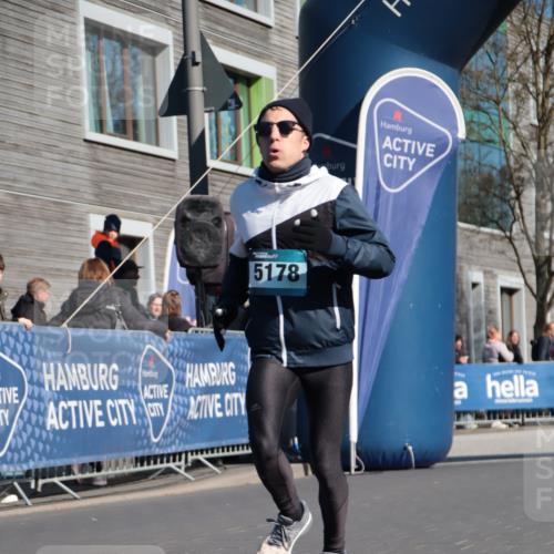 06.04.2025 - 44. Internationalen Wilhelmsburger Insellauf A. Gomolzig http://msf.ph/oto/7575824 06.04.2025 10:36:23 Ziel 3952, 4129, 5178 meine-sportfotos.de