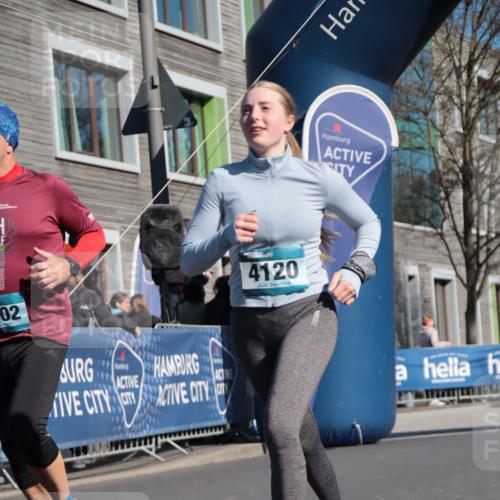 06.04.2025 - 44. Internationalen Wilhelmsburger Insellauf A. Gomolzig http://msf.ph/oto/7575851 06.04.2025 10:36:10 Ziel 3602, 3944, 4120 meine-sportfotos.de