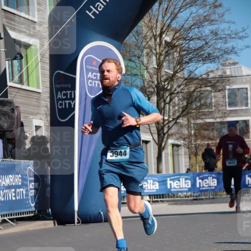 06.04.2025 - 44. Internationalen Wilhelmsburger Insellauf A. Gomolzig http://msf.ph/oto/7575872 06.04.2025 10:36:07 Ziel 3602, 3832, 3933, 3944, 4120 meine-sportfotos.de