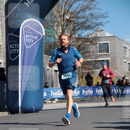 06.04.2025 - 44. Internationalen Wilhelmsburger Insellauf A. Gomolzig http://msf.ph/oto/7575885 06.04.2025 10:36:07 Ziel 3602, 3832, 3933, 3944, 4120 meine-sportfotos.de