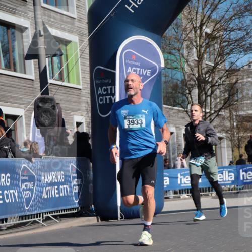 06.04.2025 - 44. Internationalen Wilhelmsburger Insellauf A. Gomolzig http://msf.ph/oto/7575931 06.04.2025 10:36:01 Ziel 3832, 3933 meine-sportfotos.de