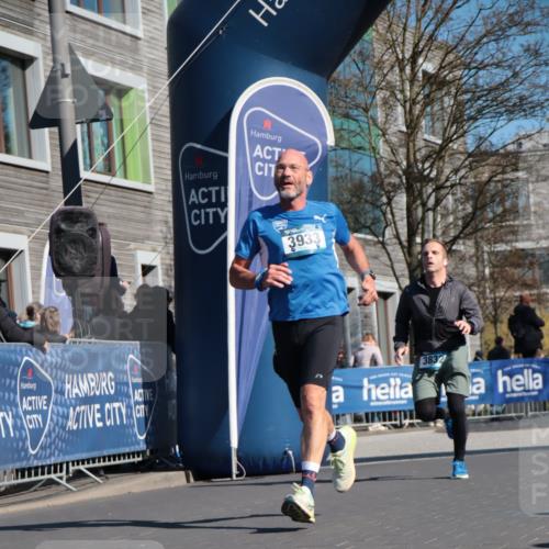 06.04.2025 - 44. Internationalen Wilhelmsburger Insellauf A. Gomolzig http://msf.ph/oto/7575935 06.04.2025 10:36:01 Ziel 3832, 3933 meine-sportfotos.de