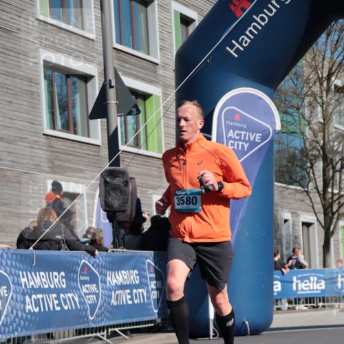 06.04.2025 - 44. Internationalen Wilhelmsburger Insellauf A. Gomolzig http://msf.ph/oto/7575951 06.04.2025 10:35:52 Ziel 3580, 4124 meine-sportfotos.de