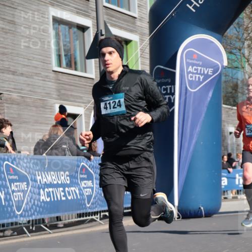 06.04.2025 - 44. Internationalen Wilhelmsburger Insellauf A. Gomolzig http://msf.ph/oto/7575955 06.04.2025 10:35:52 Ziel 3580, 4124 meine-sportfotos.de