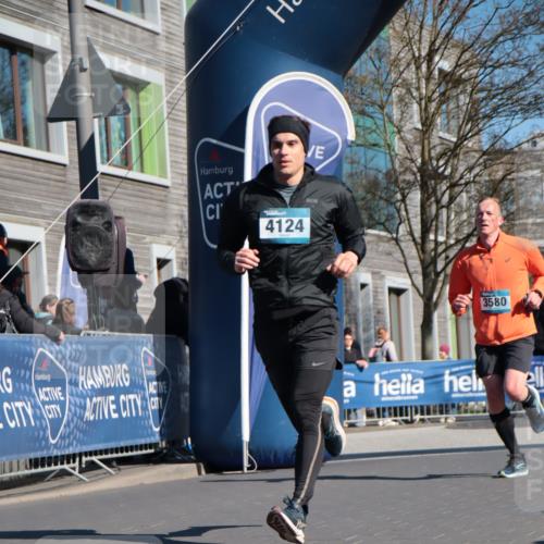 06.04.2025 - 44. Internationalen Wilhelmsburger Insellauf A. Gomolzig http://msf.ph/oto/7575970 06.04.2025 10:35:51 Ziel 3580, 4124 meine-sportfotos.de
